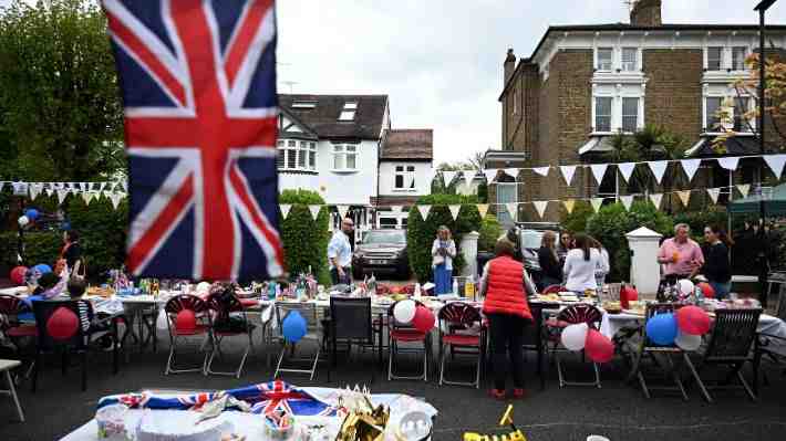 Los británicos celebran la coronación de Carlos III  con fiestas vecinales y un concierto