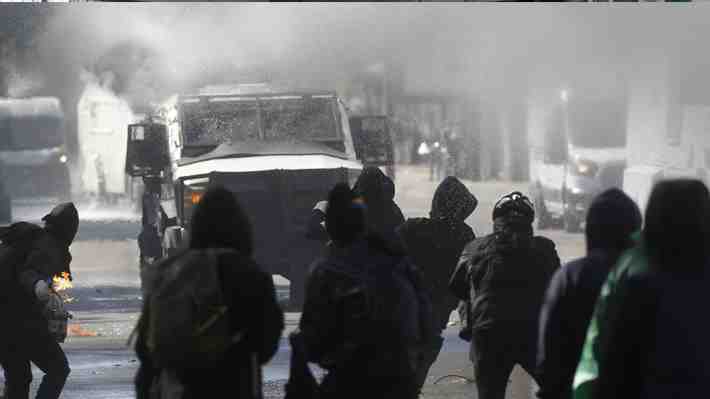 Detienen a tres menores por desórdenes en el exterior del Instituto Nacional