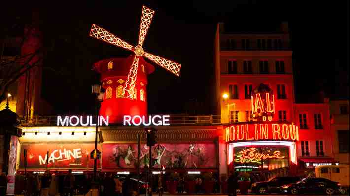 Moulin Rouge pone fin a su polémico espectáculo con serpientes tras quejas animalistas