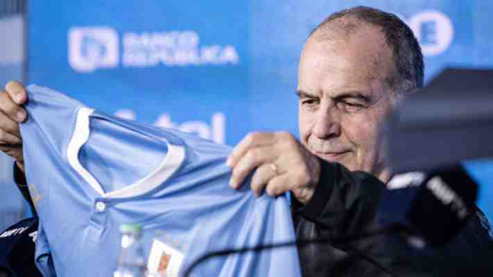 Bielsa cuenta notable anécdota para explicar por qué eligió ir a Uruguay y lanza ácida crítica que incluye increíble comparación