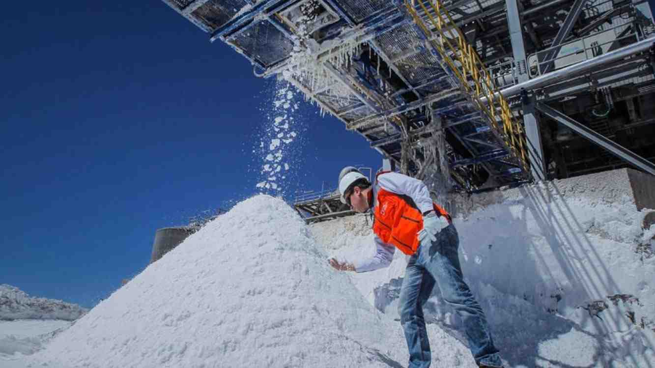 La UE trabaja en acuerdos por materiales críticos como el litio con Chile y Argentina