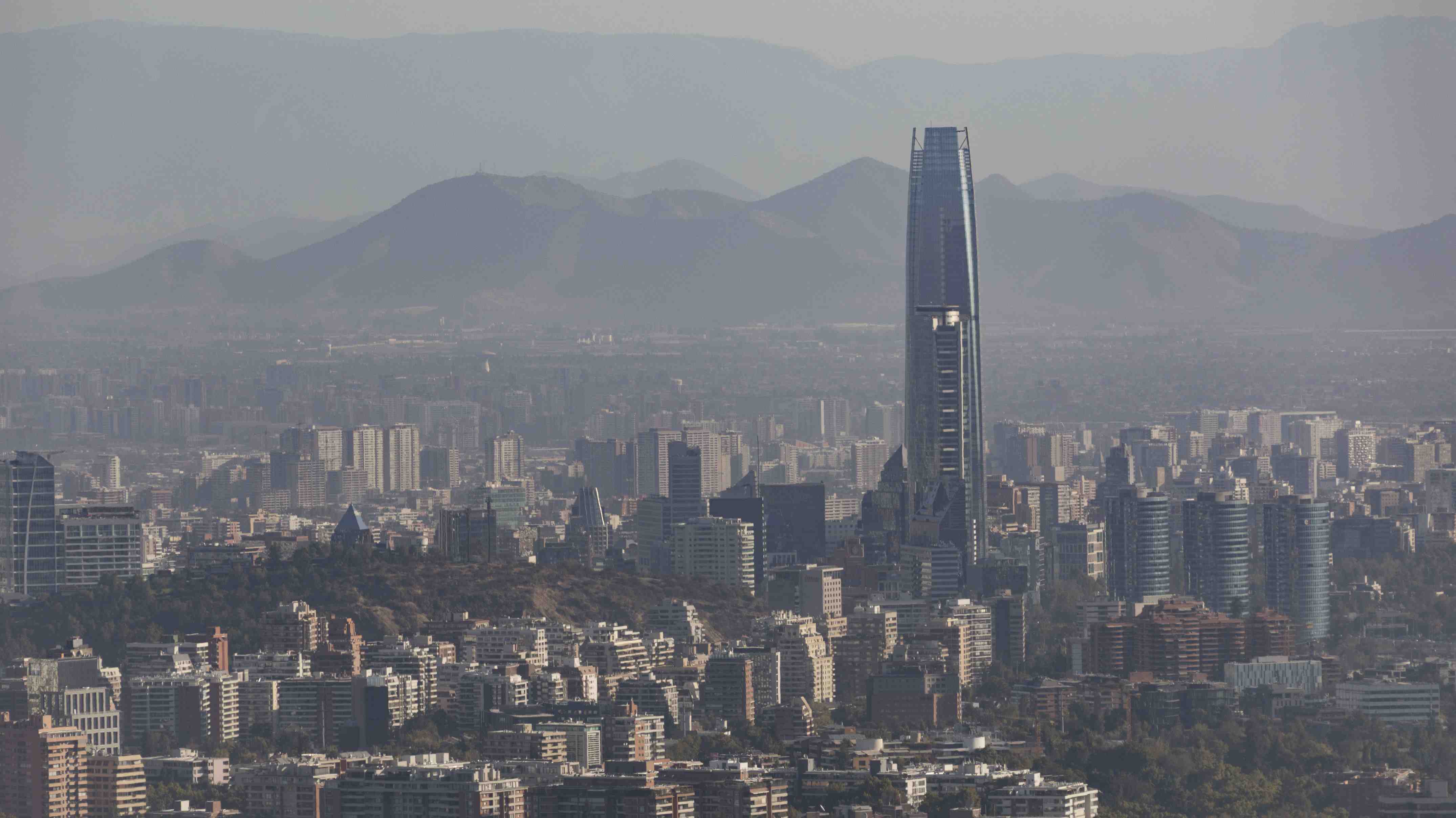 Economía chilena cae menos de lo previsto en el primer trimestre y anota contracción de 0,6%