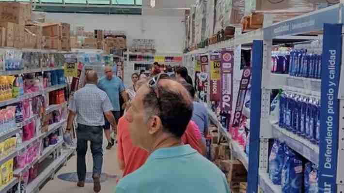 Comerciantes chilenos y uruguayos de zonas fronterizas con Argentina acusan impacto por "turismo de supermercado"