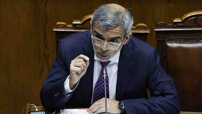 Cordero defiende ley corta y asegura: "No conozco otra industria regulada tan beligerante como las isapres"