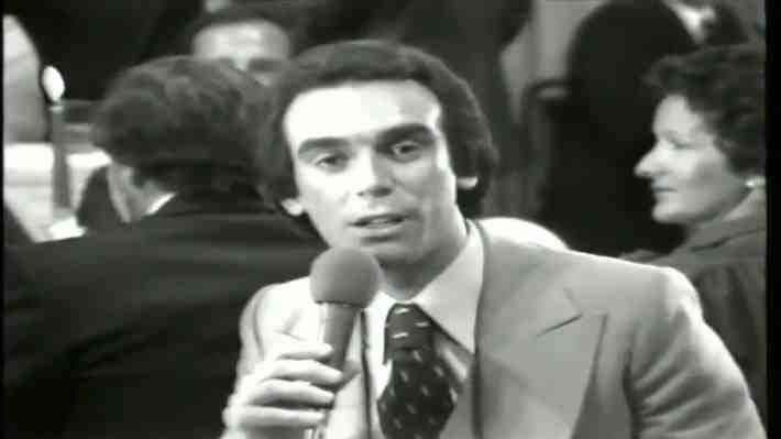 Ex conductor de televisión César Antonio Santis es internado en Unidad de Paciente Crítico: "Su condición es de cuidado"
