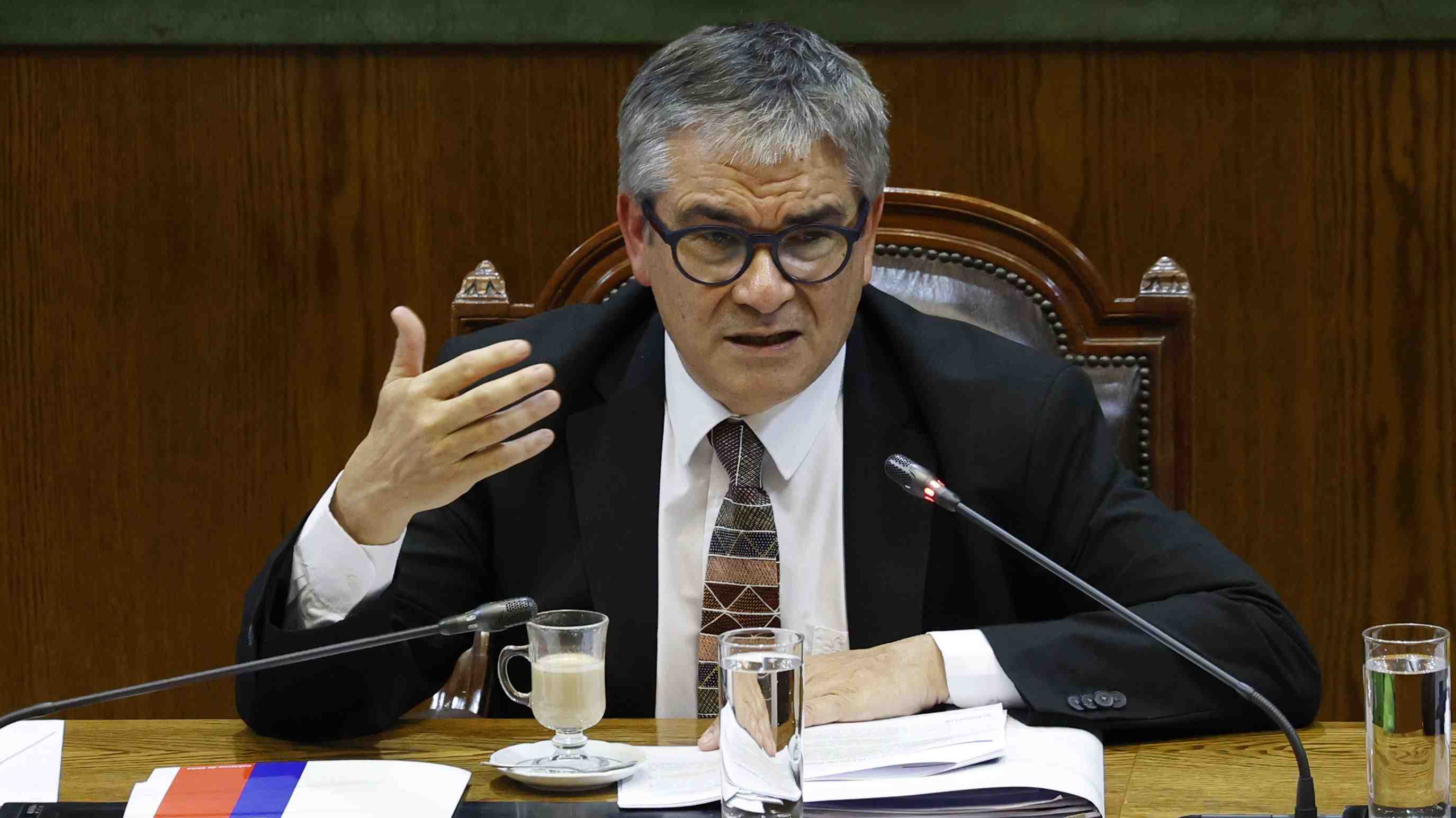 Marcel coincide en que efecto de requerimiento de capital en créditos sería "menor" y dice que decisión "fortalece al sistema"