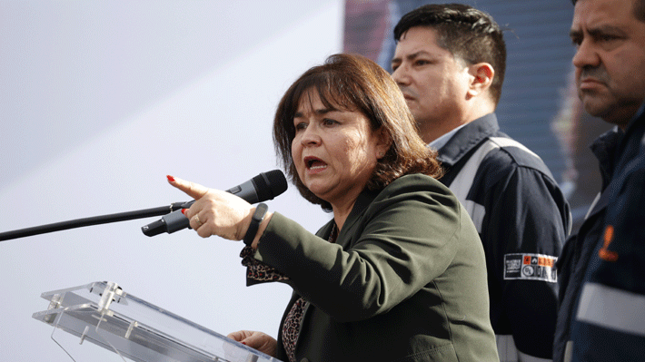 "No debería estar acá": Trabajadores expresan molestia contra ministra de Medio Ambiente en ceremonia de cierre de Ventanas
