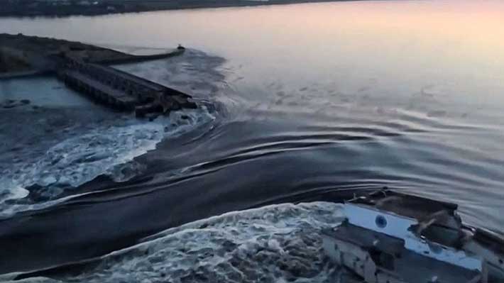 Video: La destrucción de una represa en Ucrania por explosión
