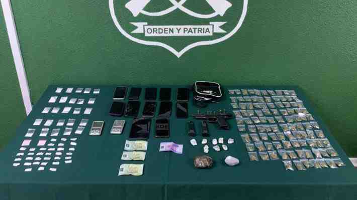 Con diversas droga y a bordo de camioneta robada: Detienen a cuatro personas en La Granja