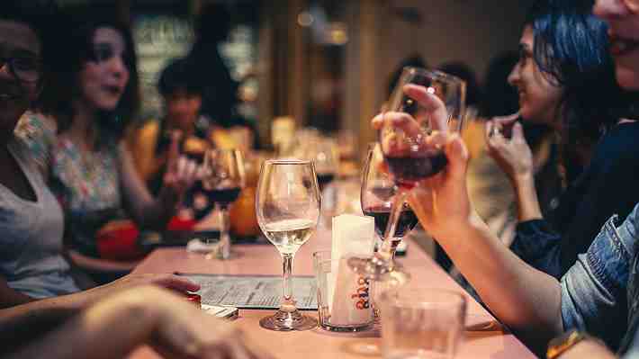 &#34;Emborráchate para darle una oportunidad&#34;: Polémica en China por anuncio que anima a mujeres a beber para desinhibirse