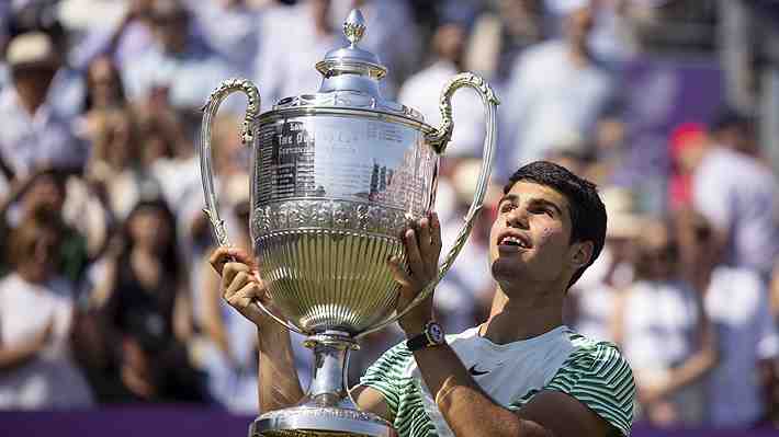 Alcaraz se proclama campeón en Queen's y le saca el número uno del mundo a Djokovic... Revisa las mejores jugadas