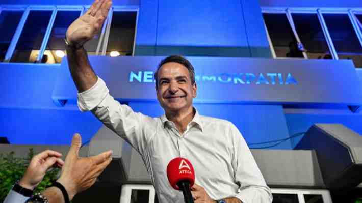 Mitsotakis se impone en elecciones en Grecia y tras su victoria promete que realizará "grandes reformas"