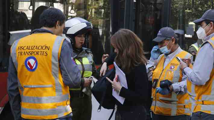 Batalla contra la evasión: Anuncian multas a buses Red que suban pasajeros por puertas traseras