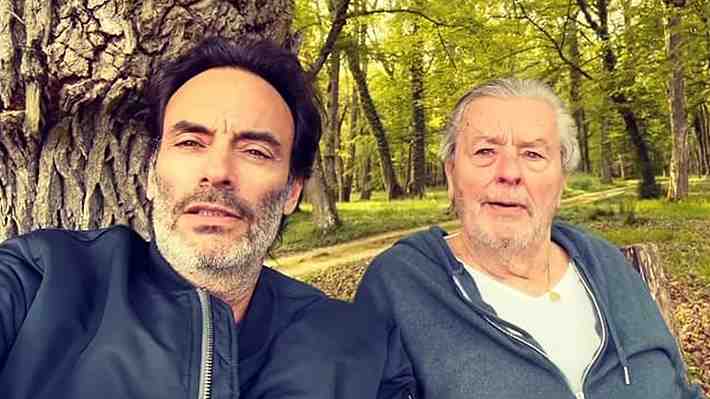 Hijos de Alain Delon denuncian a su compañera por "acoso moral" e impedirles relacionarse con él