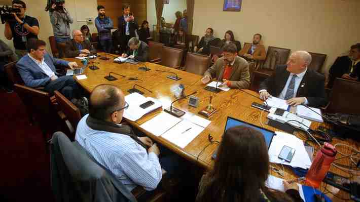 Previa de la AC de Ávila: Ex fiscal Gajardo no asiste comisión y Junaeb rebate acusación de diputado Schalper