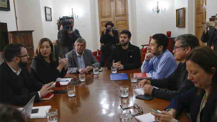 Oficialismo se cuadra con Ávila: La Moneda difunde minuta sobre gestión y partidos piden evitar "vendetta" por convenios