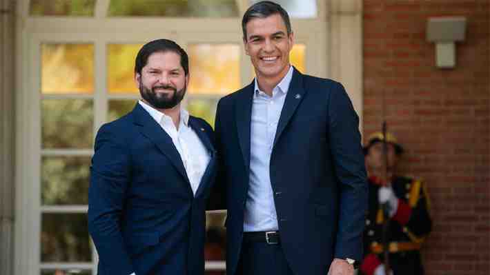 Reconocimientos en materia de integración y paralelismos con Allende: Los recíprocos gestos entre Boric y Sánchez