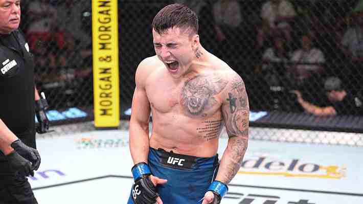 Peleador argentino brilla con brutal nocaut de codazo giratorio en la UFC: Mira la espectacular acción