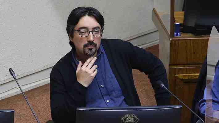 Latorre defiende Comisión contra la Desinformación y afirma que senadores que recurrirán al TC "están haciendo el ridículo"