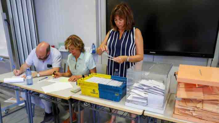 Cierran centros de votación y comienza el conteo en comicios generales de España: Primeros sondeos apuntan a triunfo del PP