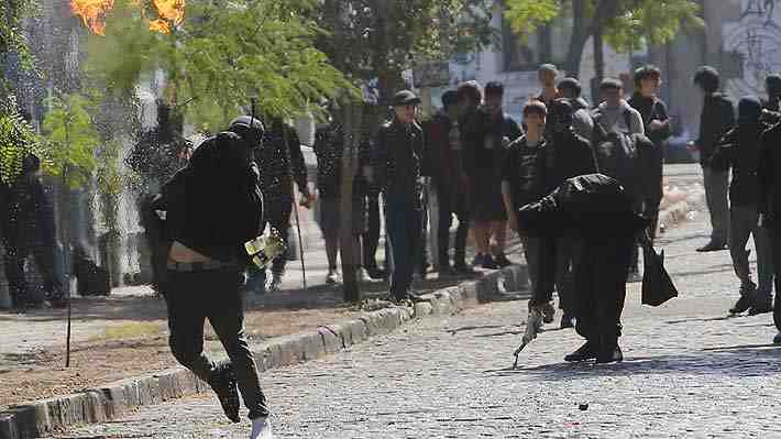 Crisis en el Liceo de Aplicación: Grupo de apoderados denuncian venta de drogas y critican a Municipalidad de Santiago