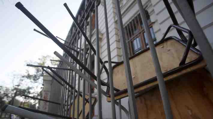 Hassler (PC) apunta a la aplicación del reglamento de convivencia escolar por caso de estudiante que resultó quemado