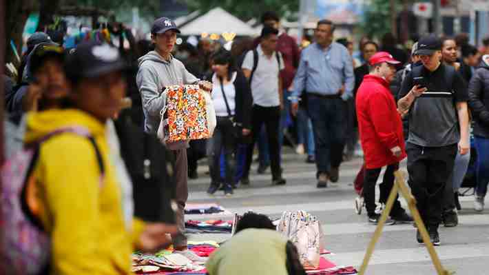 Suspender pago de contribuciones y bajar patentes: Gremios proponen medidas para recuperar el brillo del centro de Santiago