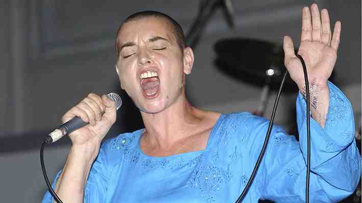 La tormentosa vida de Sinead O'Connor: Desde la pérdida de su hijo al incidente con Juan Pablo II que marcó su carrera