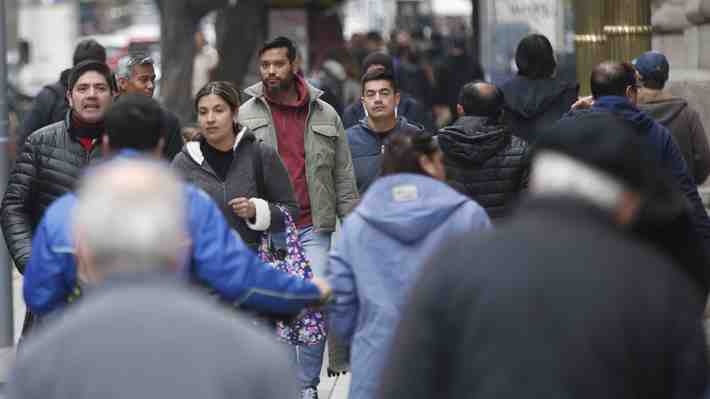 Casen: Pobreza según ingresos cae del 10,7% al 6,5% en primera medición post pandemia