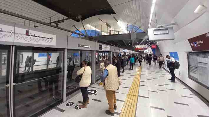 Metro instalará puertas de andén en L1 para evitar interrupciones por personas en la vía