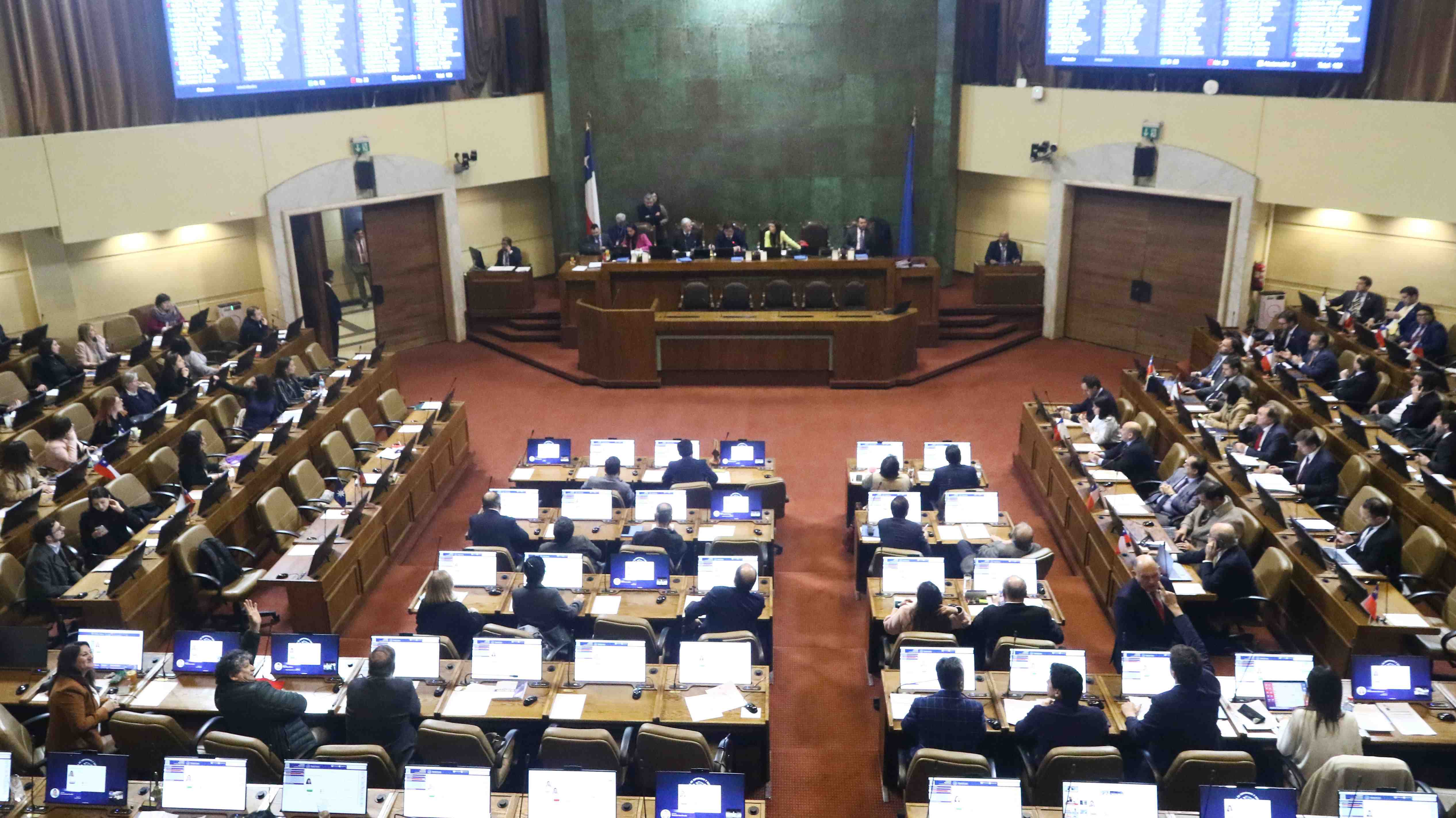 "Anuncios vagos" y emplazamiento a la oposición por diálogo: Las reacciones políticas por ejes del pacto fiscal de Boric