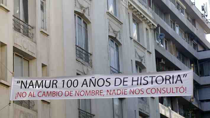 Vecinos de calle Namur en Santiago despliegan rechazo al cambio de nombre por conmemoración de los 50 años del Golpe