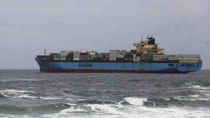 Dos trabajadores portuarios fallecieron al interior de un buque que transportaba carbón en Coronel