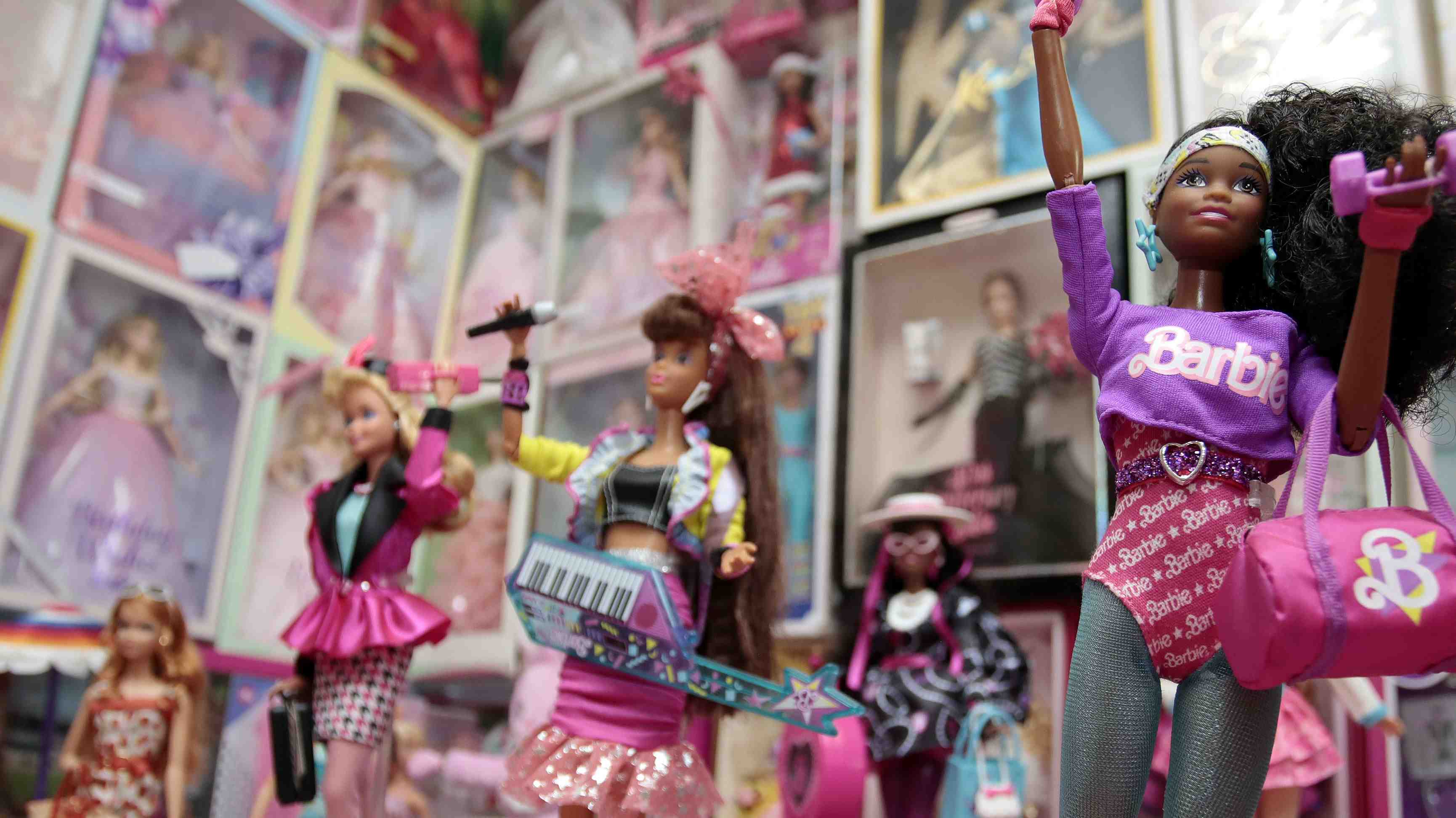 "Fiebre Barbie" contagia al comercio: Ventas de la popular muñeca se han disparado en Chile