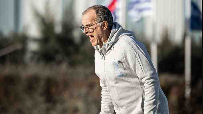 Marcelo Bielsa enfrenta fuertes críticas en Uruguay de cara al duelo ante Chile por las Clasificatorias