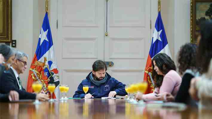 Boric llama a ministros a otorgar "un camino para la reconstrucción" durante esta semana por sistema frontal