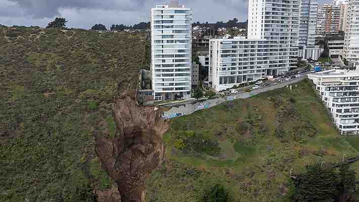 Constructora de edificio afectado por socavón en Viña del Mar: "Colapso se produjo por falla del colector de aguas lluvias"
