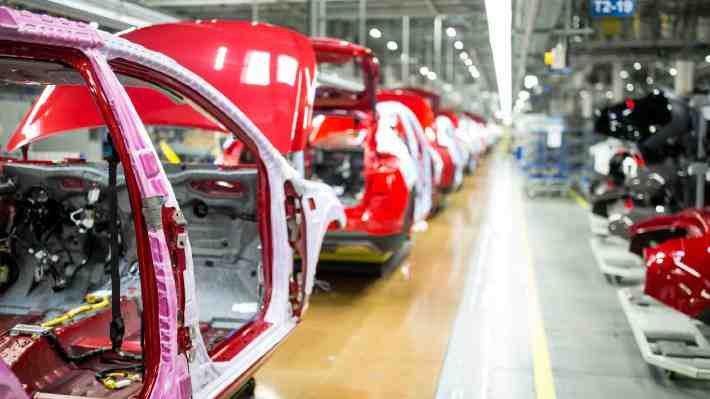 Gigantes de la industria automotriz de EE.UU. enfrentan la amenaza de huelga