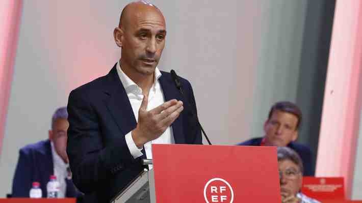 Terremoto: FIFA suspende provisionalmente a Luis Rubiales, presidente de la federación española