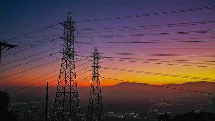 CNE pide renuncia a jefe de área eléctrica ante supuesto error en cálculo de tarifas