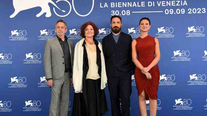 Pablo Larraín presentó "El Conde" en Festival de Venecia: "La impunidad lo hizo eterno (a Pinochet), como un vampiro"