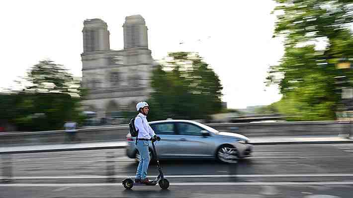 París se despide de los scooters eléctricos compartidos: Servicio estará prohibido desde este viernes
