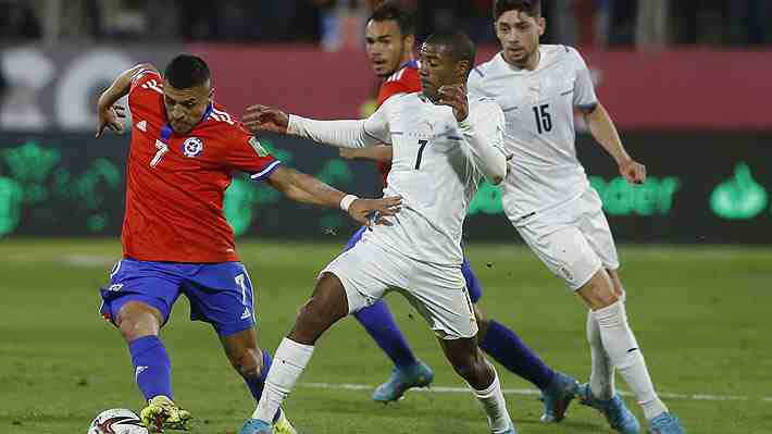 A qué hora juega Chile ante Uruguay este viernes y quién transmite el duelo por Clasificatorias