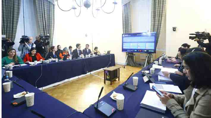 Consejo: Lento inicio de votación de enmiendas en comisiones mantiene tensión entre oficialismo y oposición