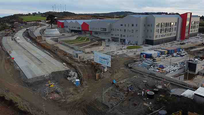 Hospital de Ancud sufre nuevo revés ante inminente abandono de constructora que ejecuta obras de acceso y servicios básicos