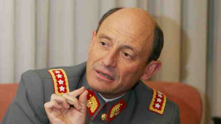 Jueza Rutherford amplía procesamiento contra el general (r) Juan Emilio Cheyre