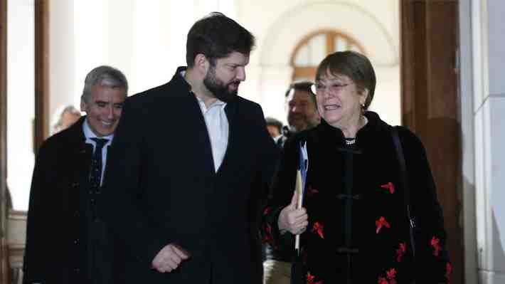 Boric se reúne hoy con Bachelet en medio de los dinamitados intentos de convocar a un acuerdo por los 50 años