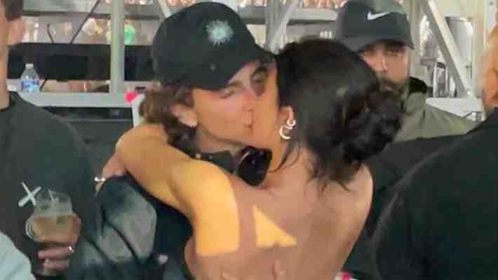 Se confirma romance de Timothée Chalamet y Kylie Jenner: Fueron captados besándose en un concierto