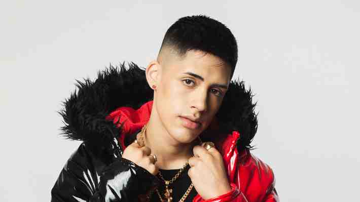 Decretan firma mensual y arraigo nacional para Cris MJ: Pagó multa para poder viajar a conciertos