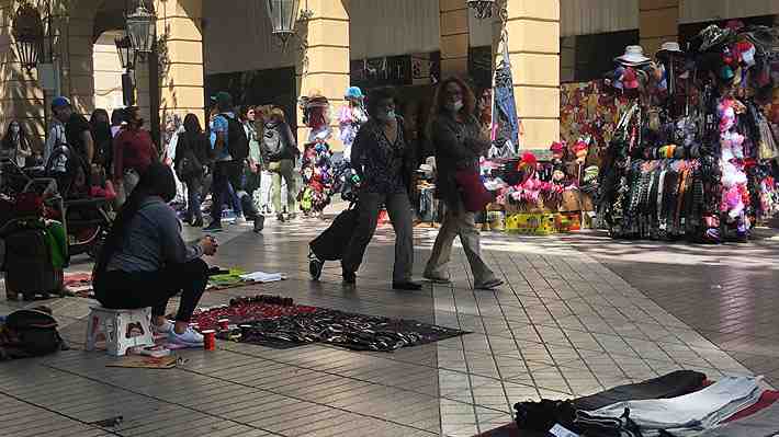 Radiografía al comercio ambulante en la RM: Ingreso promedio de $40 mil diarios y 42% son extranjeros